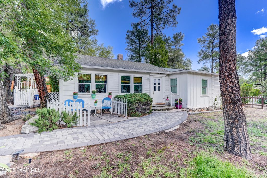 Photo of 637 Carson Drive, Prescott, AZ 86303 (MLS # 1080590)