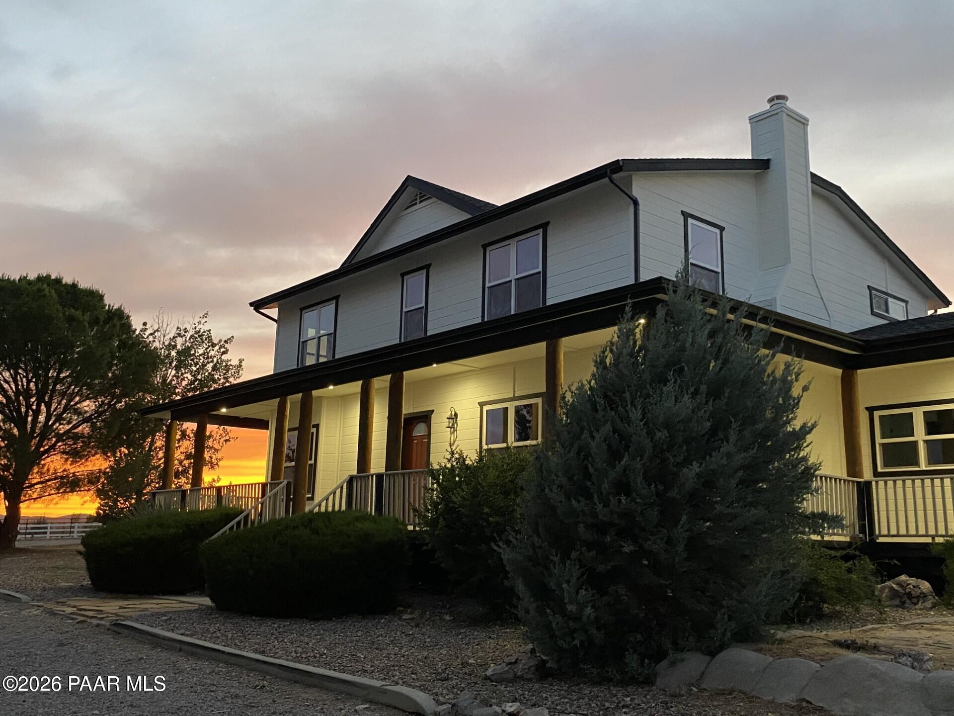 890 E Latigo Court