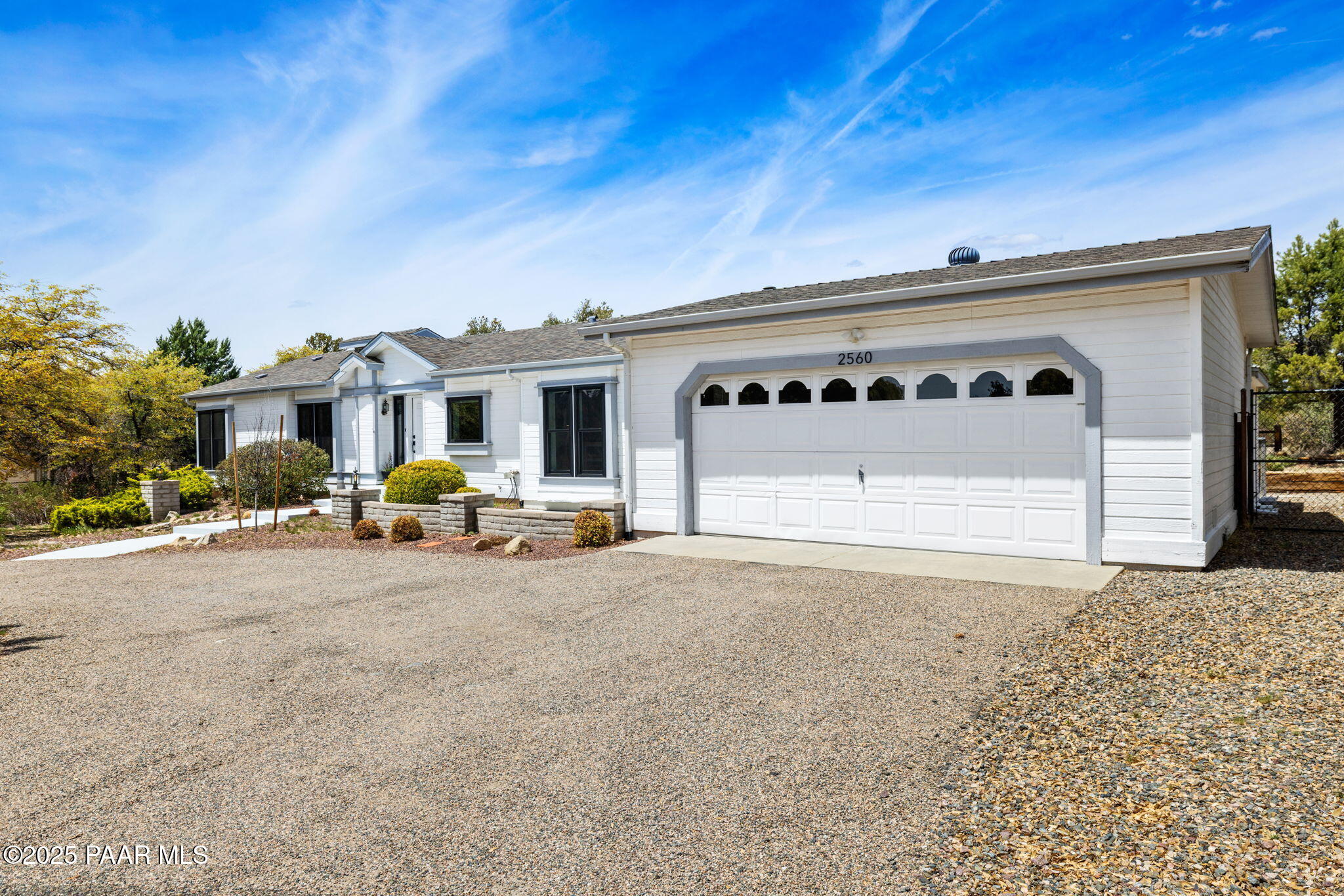 2560 W Glenshandra Drive