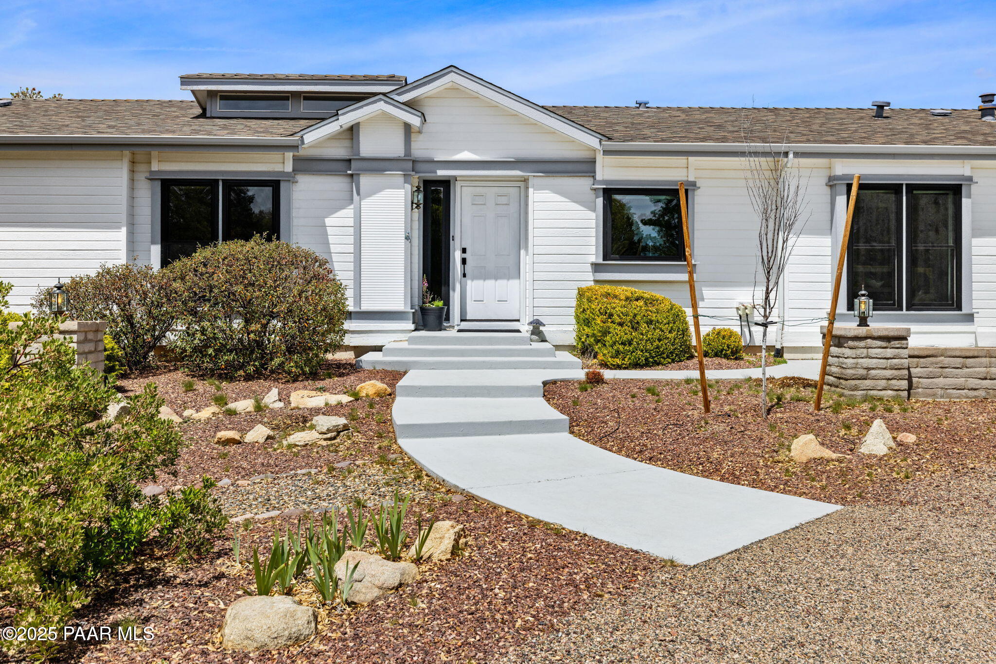 2560 W Glenshandra Drive