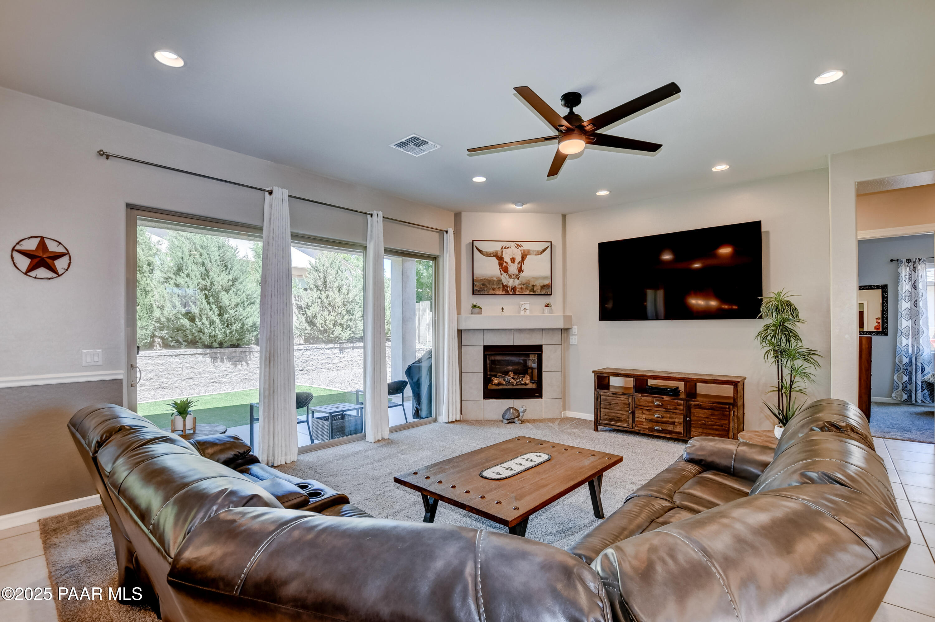 8306 N View Crest