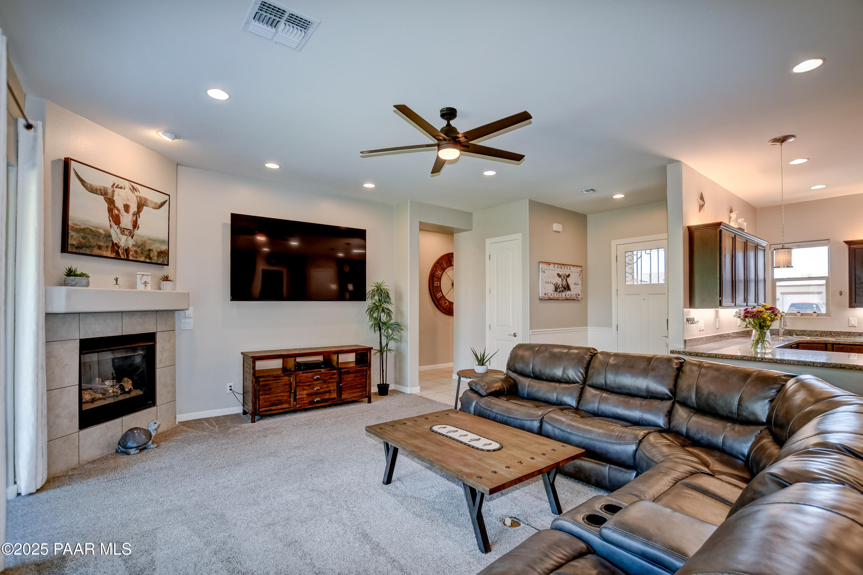 8306 N View Crest