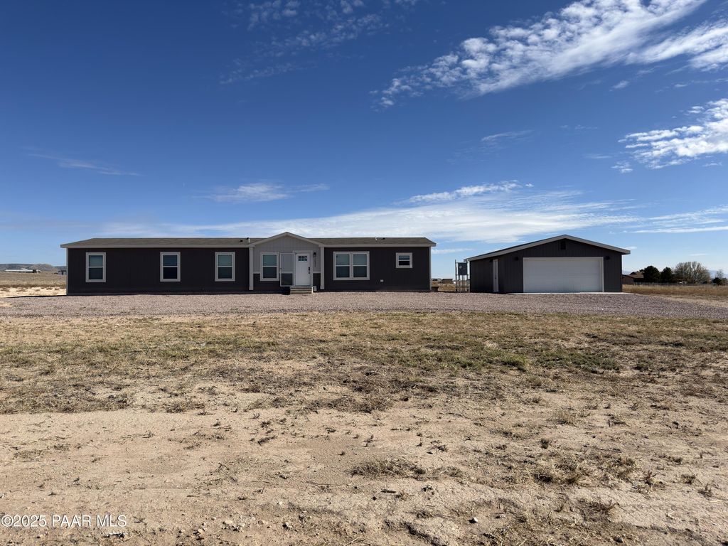 Photo of 26827 N Chicory Way, Paulden, AZ 86334 (MLS # 1077870)