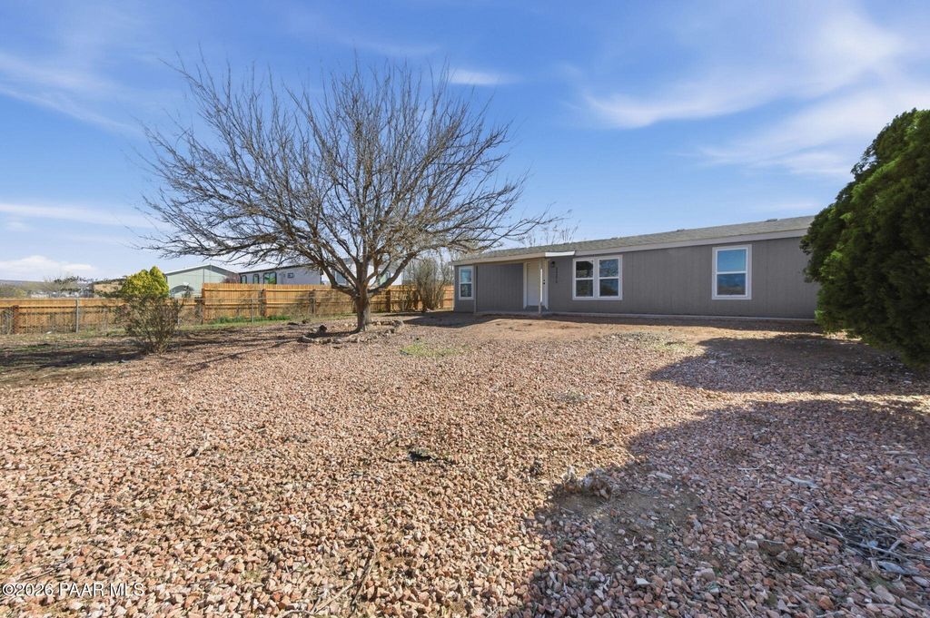 Photo of 24275 N Cleveland Street, Paulden, AZ 86334 (MLS # 1080081)