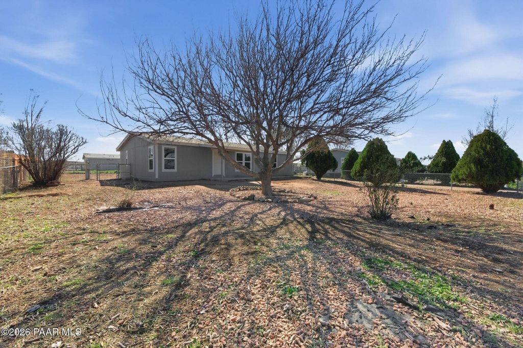 Photo of 24275 N Cleveland Street, Paulden, AZ 86334 (MLS # 1080081)