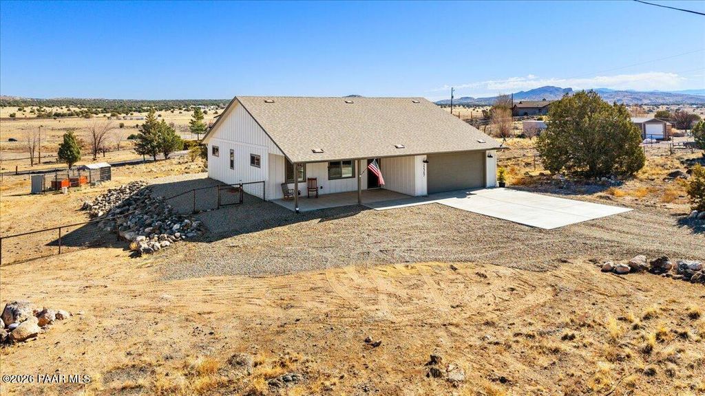 Photo of 22367 N Malapai Ridge Road, Paulden, AZ 86334 (MLS # 1081504)