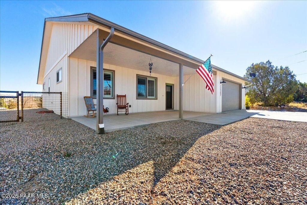 Photo of 22367 N Malapai Ridge Road, Paulden, AZ 86334 (MLS # 1081504)