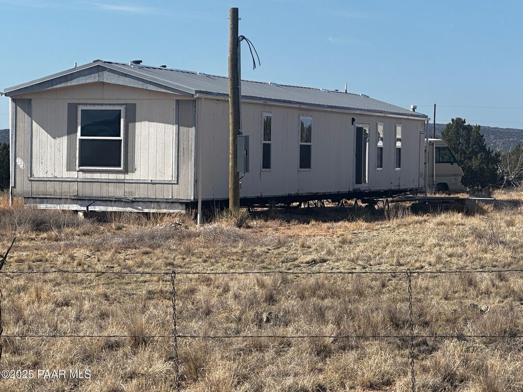 Photo of 25085 Hillcrest Drive, Seligman, AZ 86337 (MLS # 1082445)