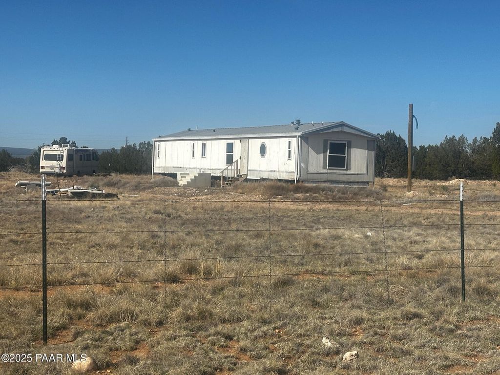 Photo of 25085 Hillcrest Drive, Seligman, AZ 86337 (MLS # 1082445)