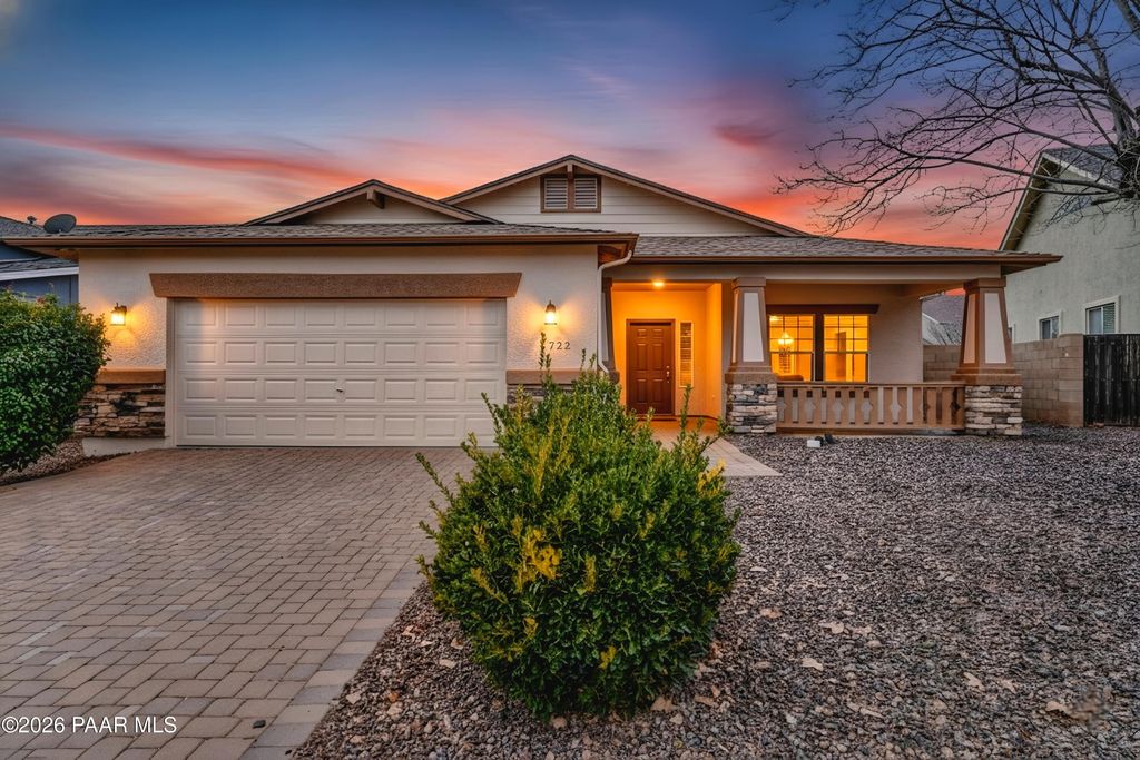 Photo of 722 N Robles Street, Dewey-Humboldt, AZ 86327 (MLS # 1078500)