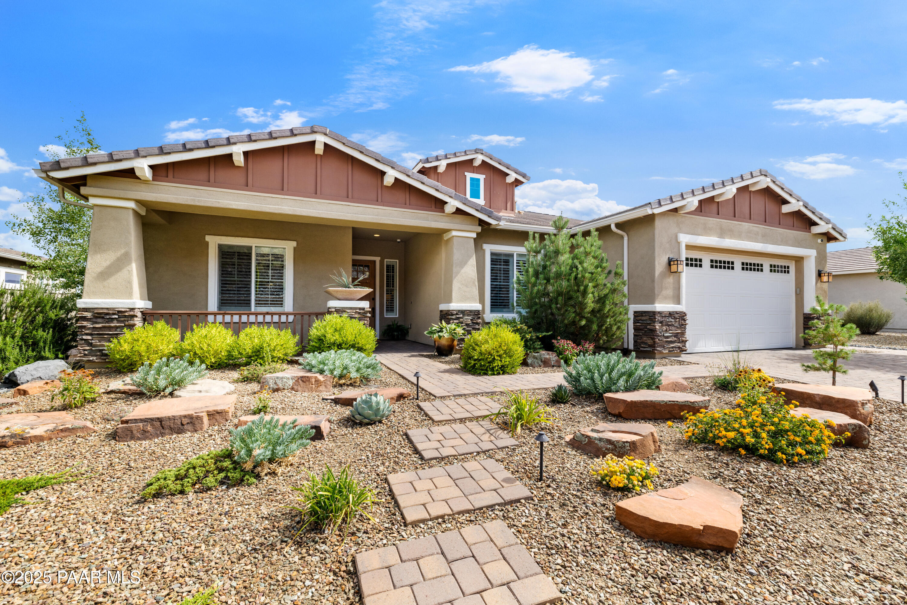 1221 S Lakeview Drive