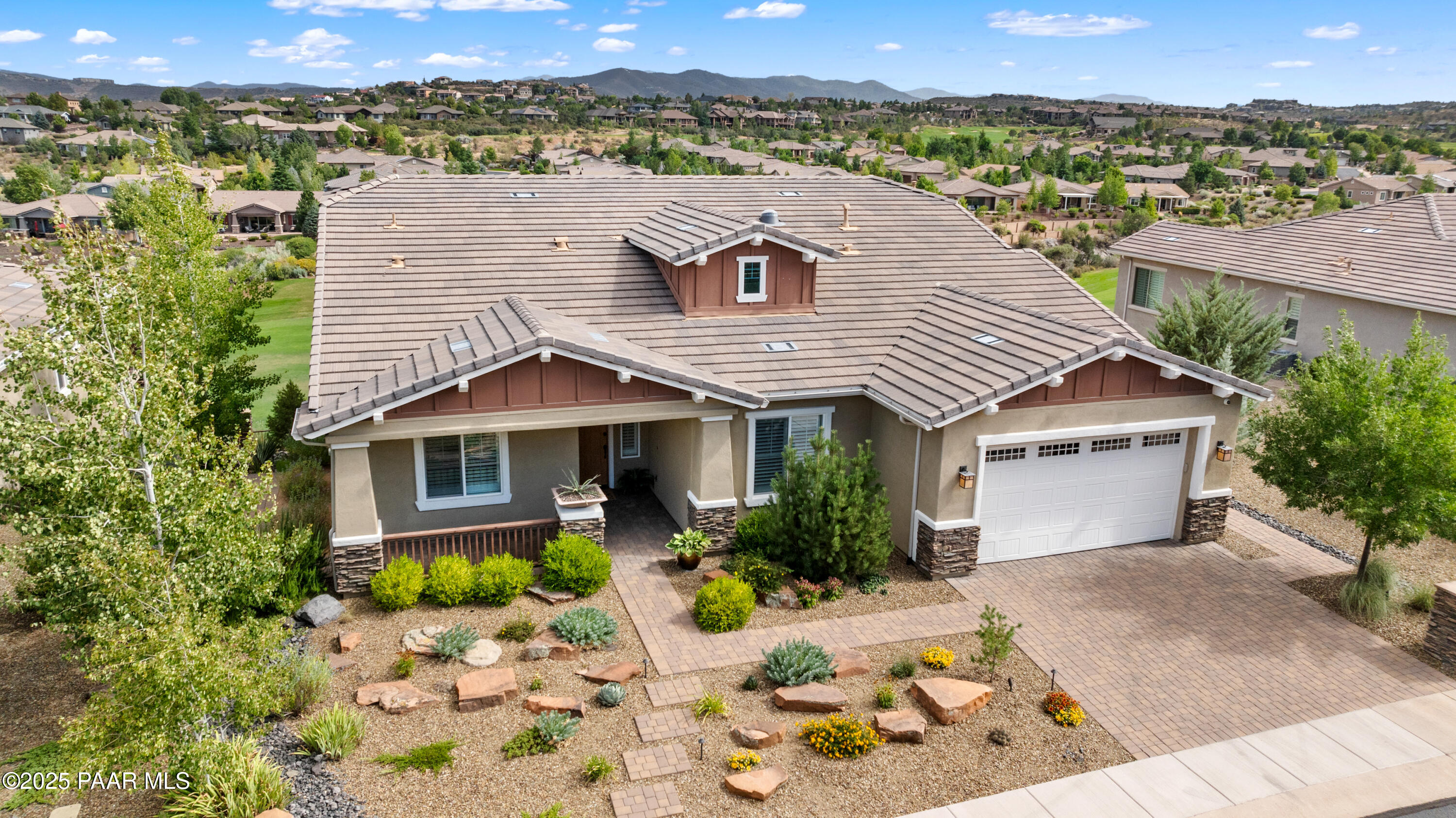 1221 S Lakeview Drive