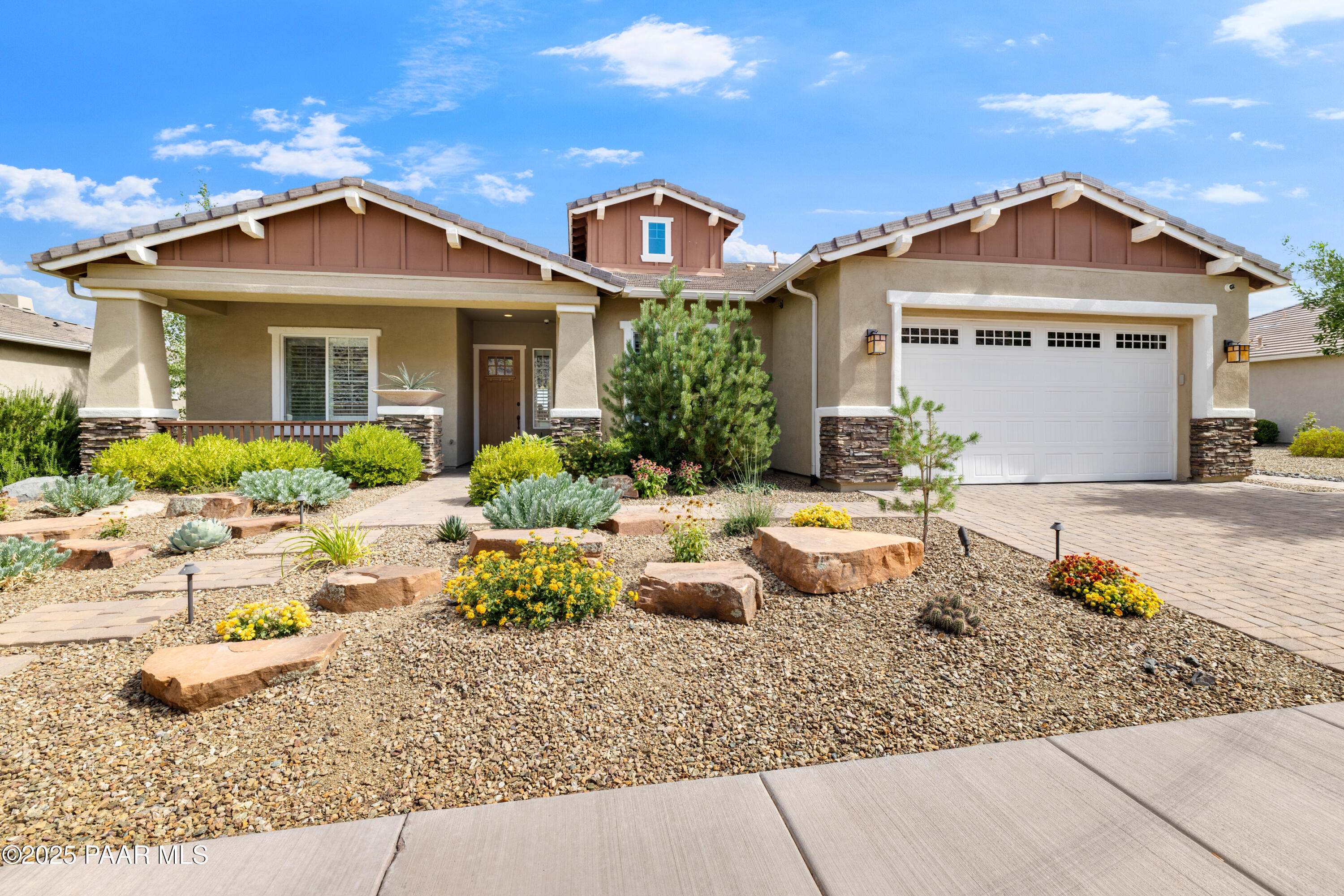 1221 S Lakeview Drive