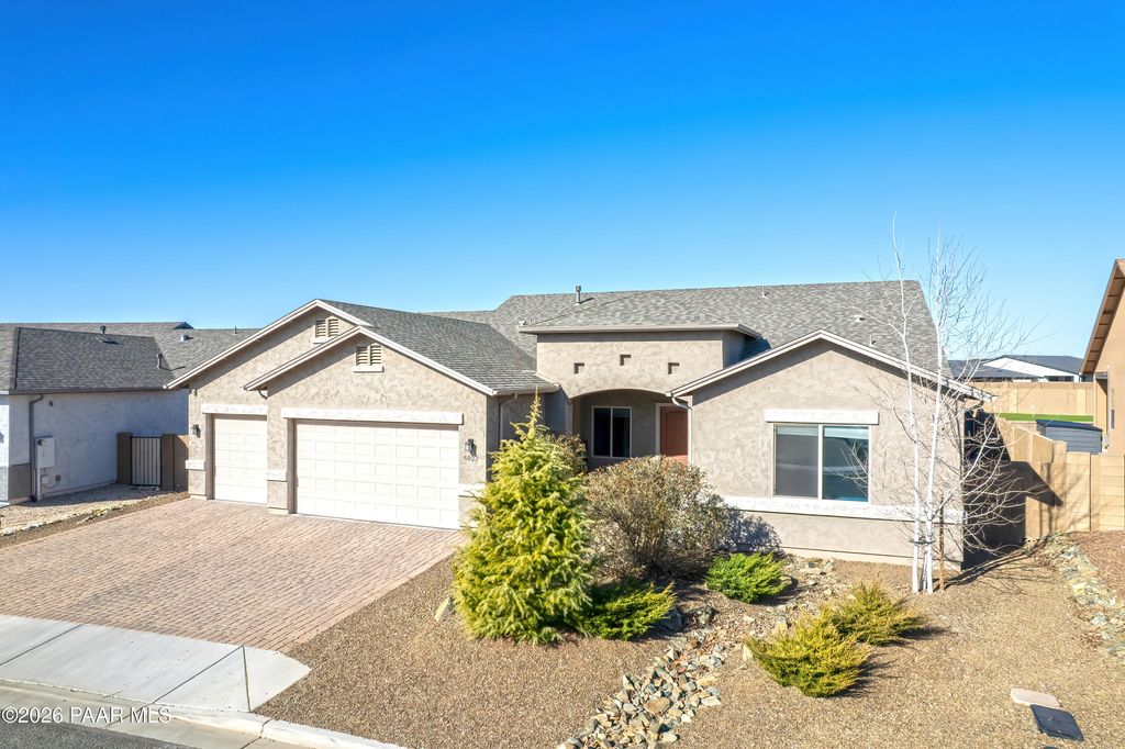 Photo of 6027 E Empire Avenue, Prescott Valley, AZ 86314 (MLS # 1079292)