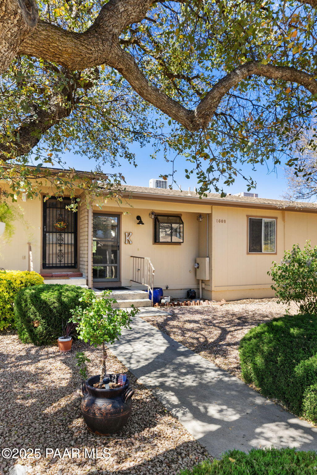 1608 Canada Crescent