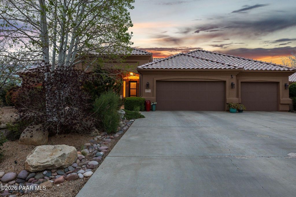 Photo of 5721 N Honeysuckle Road, Prescott, AZ 86305 (MLS # 1080773)