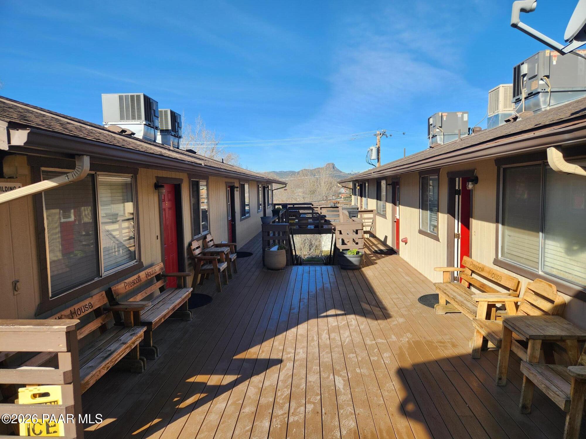 214 N Arizona Avenue