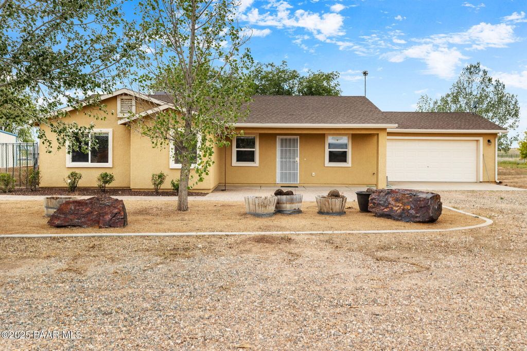 Photo of 25800 N Poppy Drive, Paulden, AZ 86334 (MLS # 1077164)