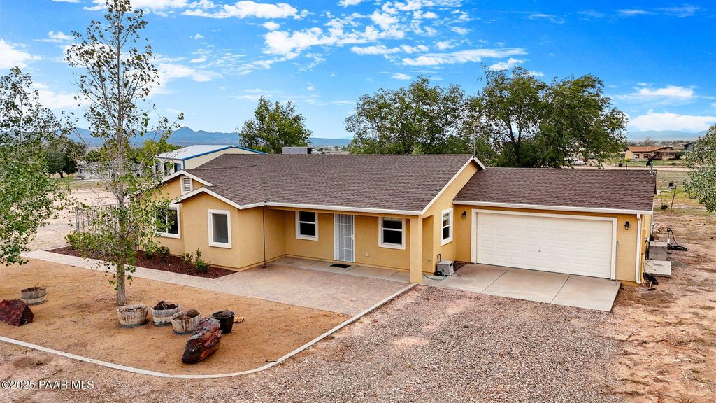 Photo of 25800 N Poppy Drive, Paulden, AZ 86334 (MLS # 1077164)