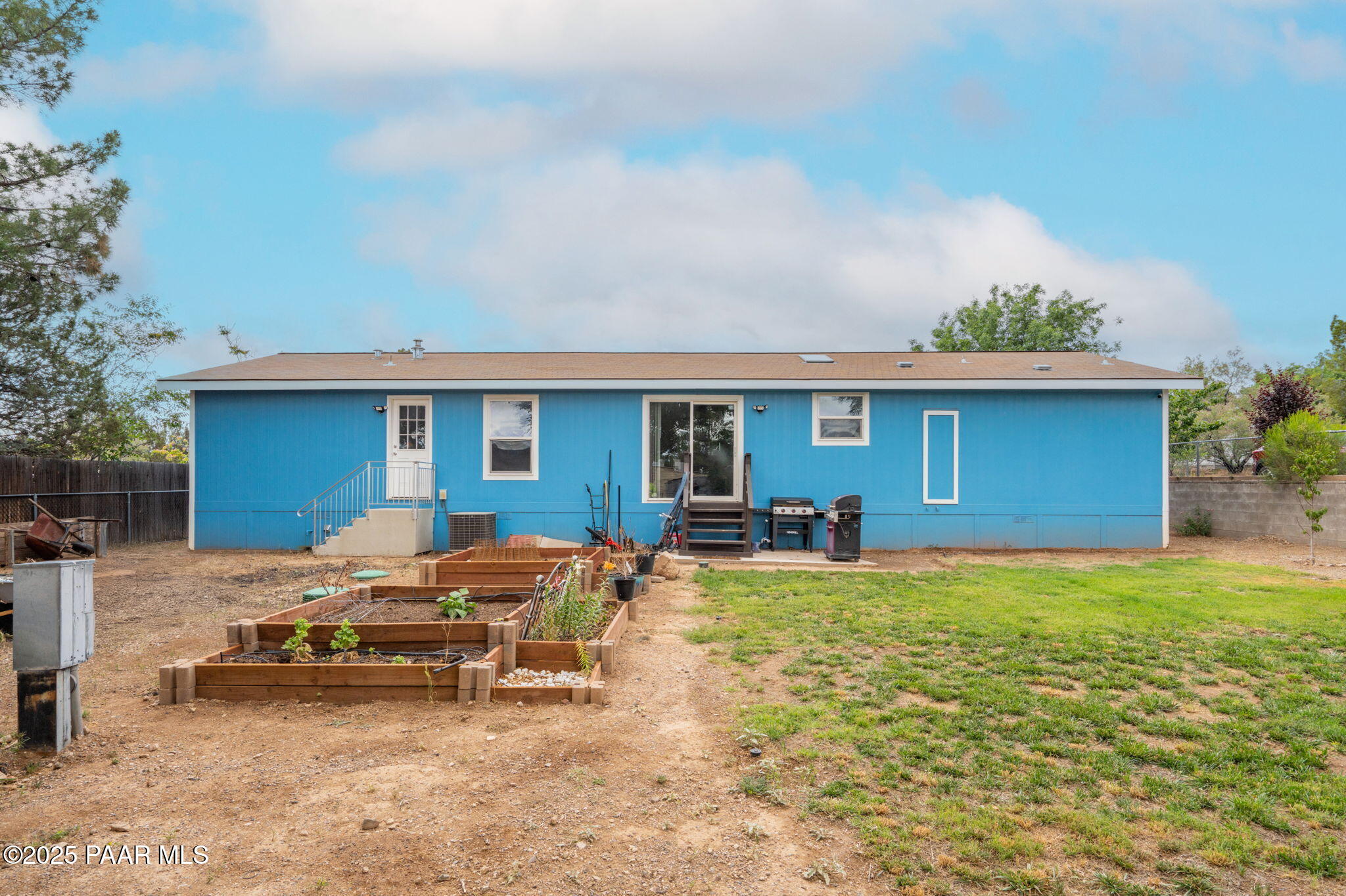 3512 E Granite Drive