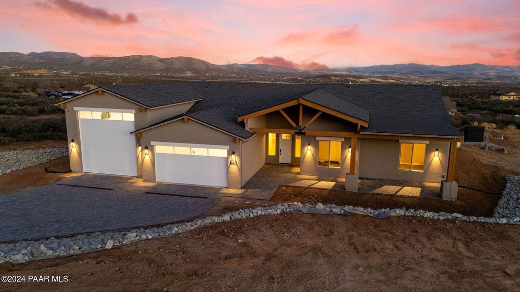 Photo of 635 S Grant Woods Parkway, Dewey-Humboldt, AZ 86327 (MLS # 1077098)