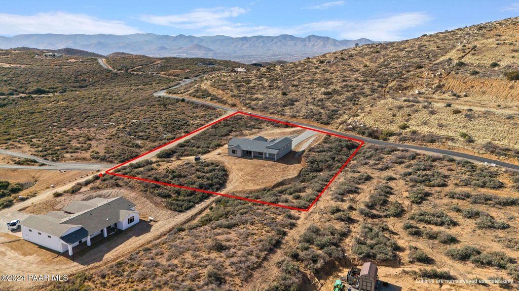 Photo of 635 S Grant Woods Parkway, Dewey-Humboldt, AZ 86327 (MLS # 1077098)