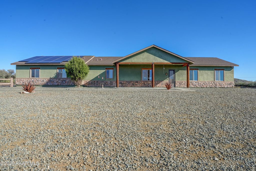 Photo of 7925 S Lone Spruce Drive, Mayer, AZ 86333 (MLS # 1076936)