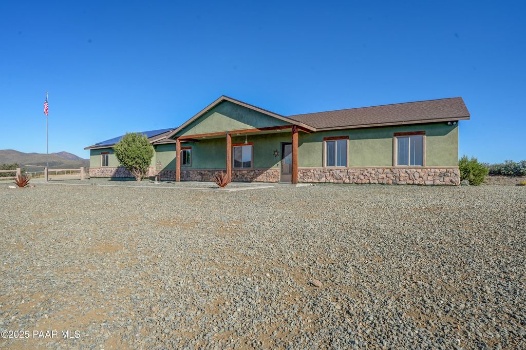 Photo of 7925 S Lone Spruce Drive, Mayer, AZ 86333 (MLS # 1076936)