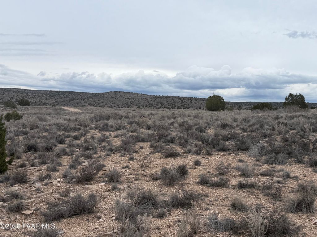 Photo of 25672 N Lopez Drive, Paulden, AZ 86334 (MLS # 1079546)