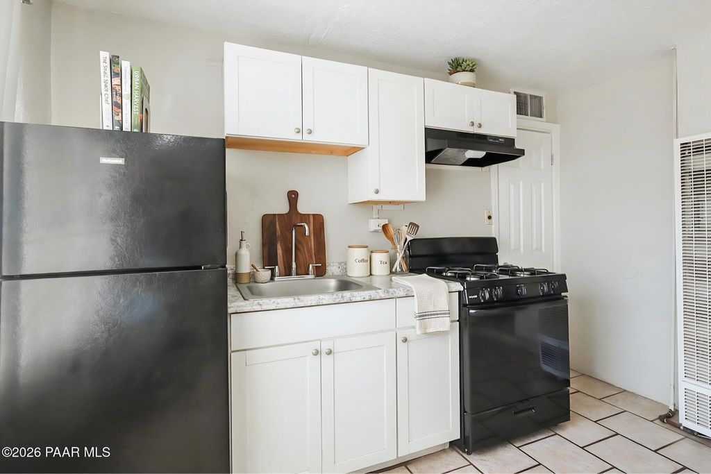 Photo of 302 W Flores Street #3, Tucson, AZ 85705 (MLS # 1080465)