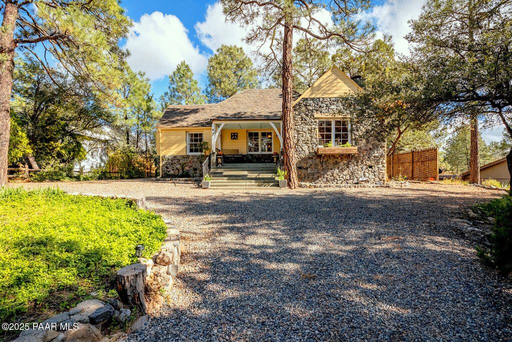 Photo of 431 Highland Avenue, Prescott, AZ 86303 (MLS # 1078015)