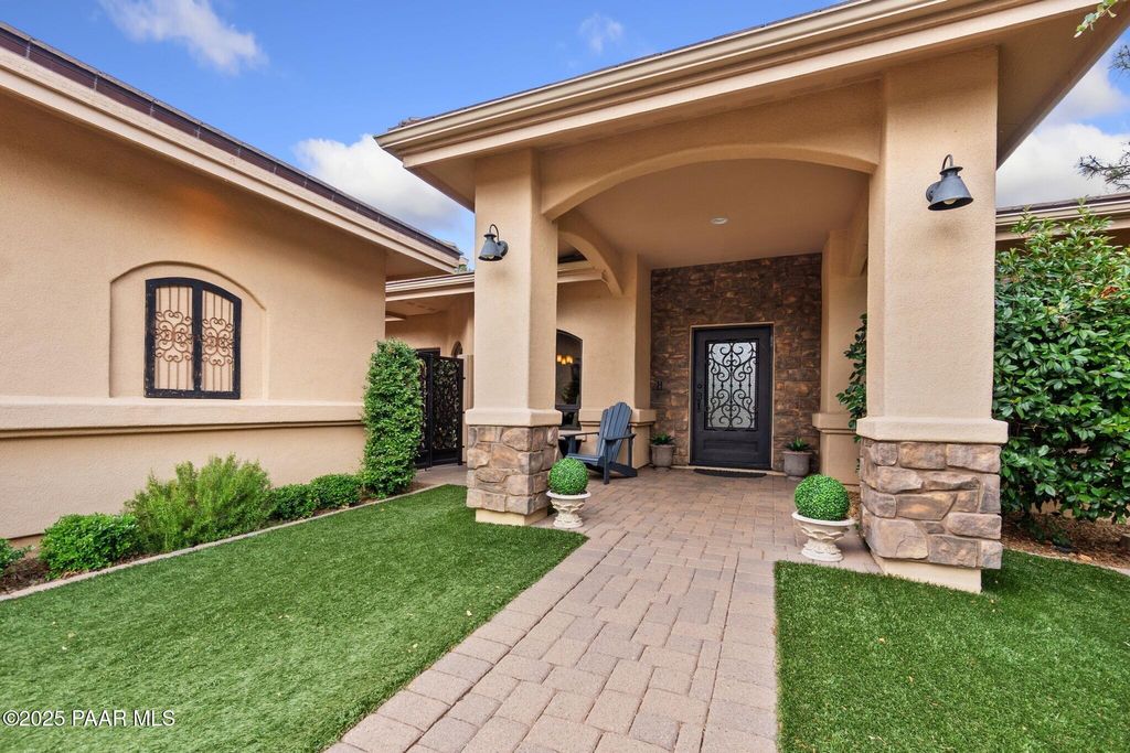 Photo of 26 N Woodridge Circle, Prescott, AZ 86303 (MLS # 1078634)