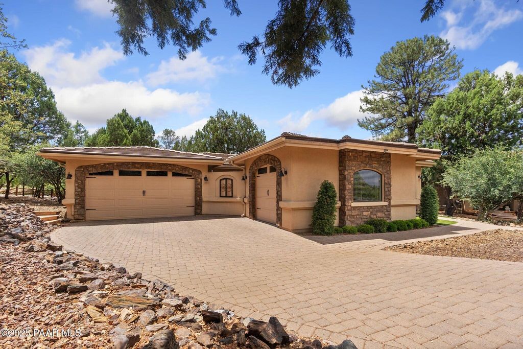 Photo of 26 N Woodridge Circle, Prescott, AZ 86303 (MLS # 1078634)