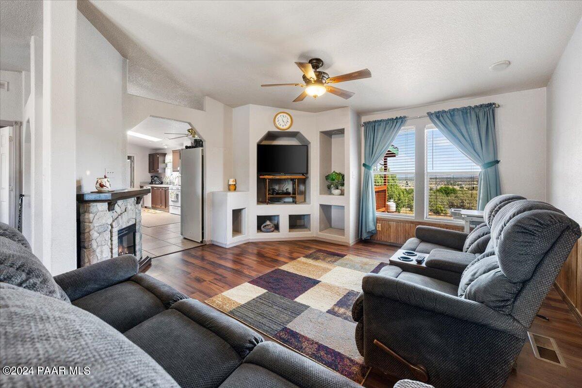 6285 N Gray Gos Road