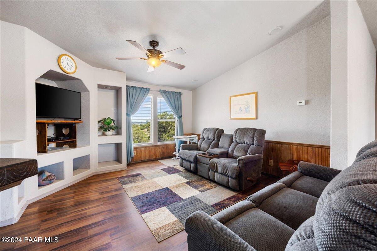 6285 N Gray Gos Road