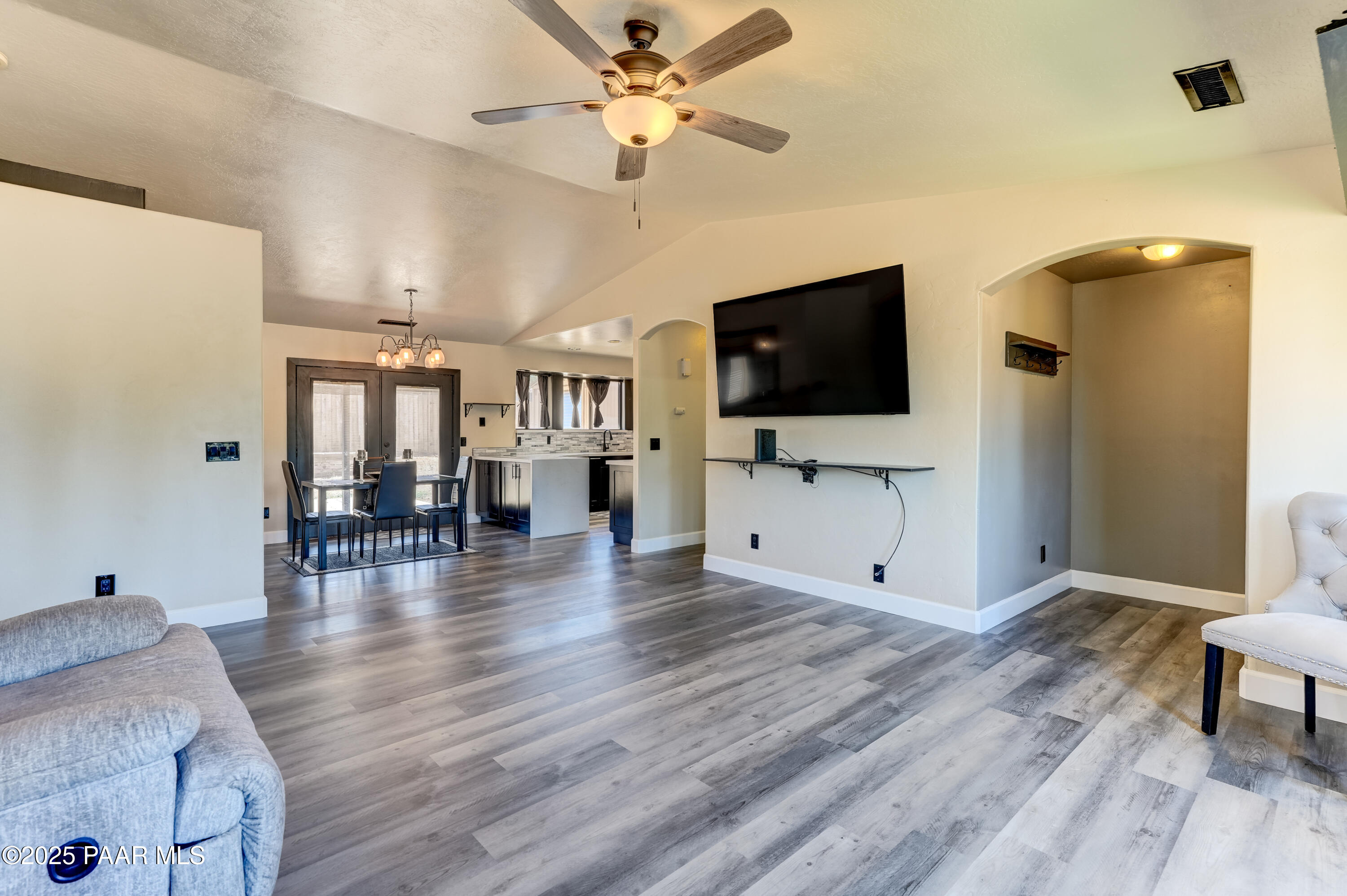 8541 E Posse Circle