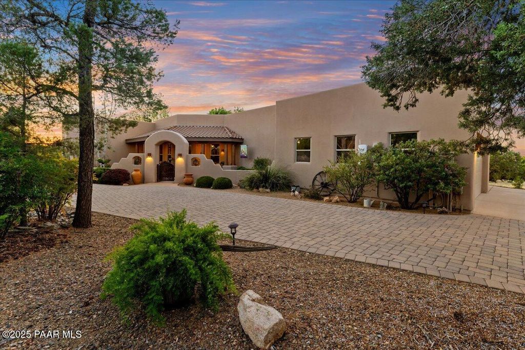 Photo of 13421 N Iron Hawk Drive, Prescott, AZ 86305 (MLS # 1077472)