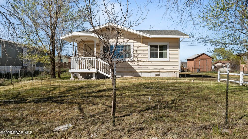 Photo of 236 W Venice Way, Paulden, AZ 86334 (MLS # 1080738)