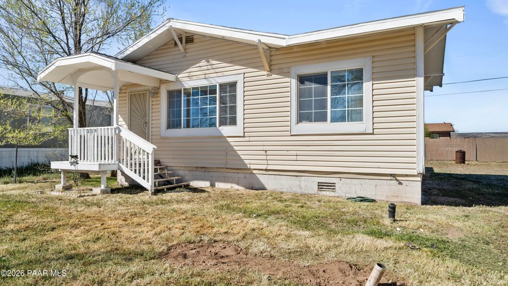 Photo of 236 W Venice Way, Paulden, AZ 86334 (MLS # 1080738)