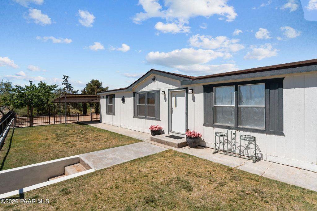 Photo of 22550 W Henderson Street, Congress, AZ 85332 (MLS # 1081280)