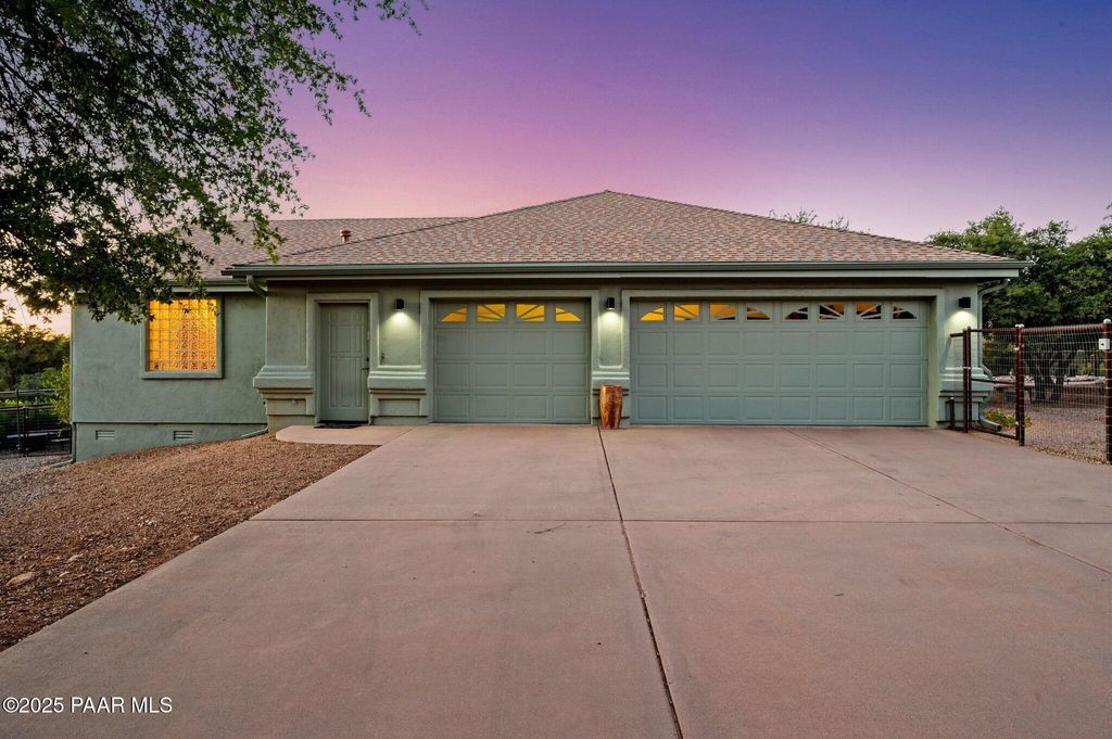 Photo of 8640 N Granite Oaks Drive, Prescott, AZ 86305 (MLS # 1076953)