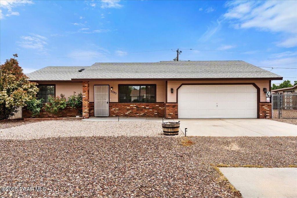 Photo of 3795 N Navajo Drive, Prescott Valley, AZ 86314 (MLS # 1078439)