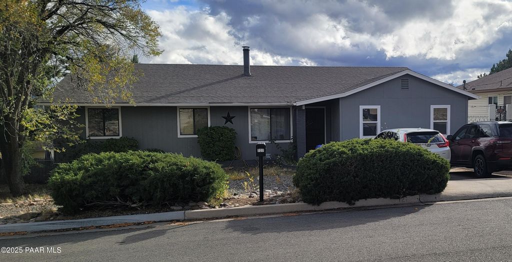 Photo of 727 Douglas Avenue, Prescott, AZ 86301 (MLS # 1077971)