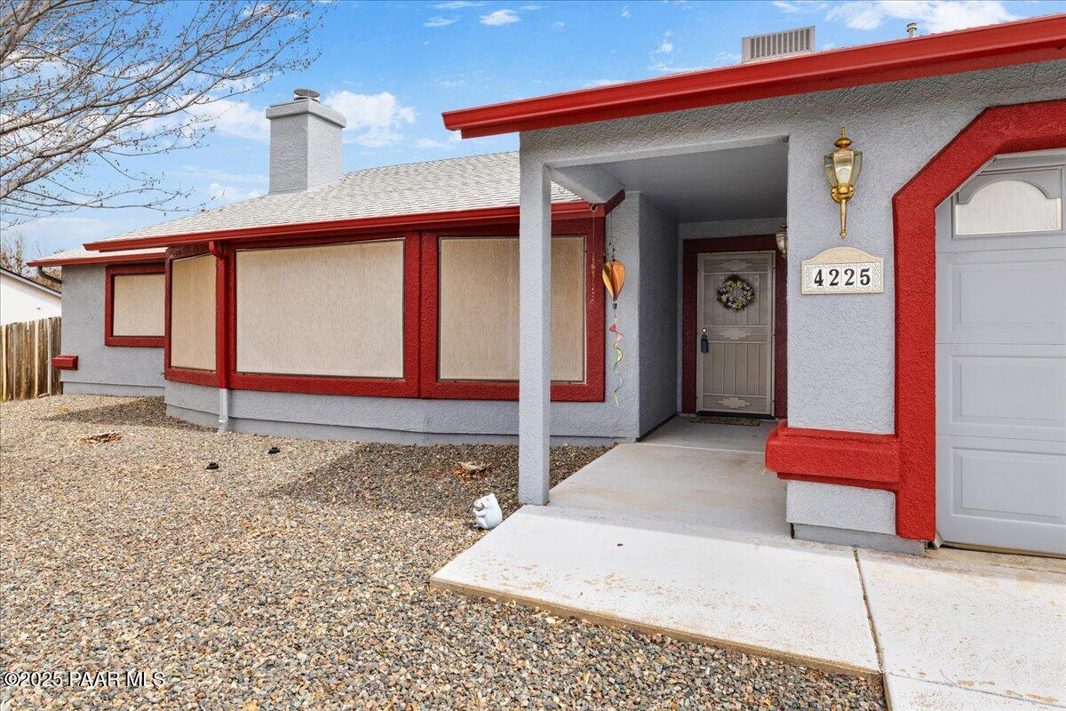 4225 N Saratoga Drive