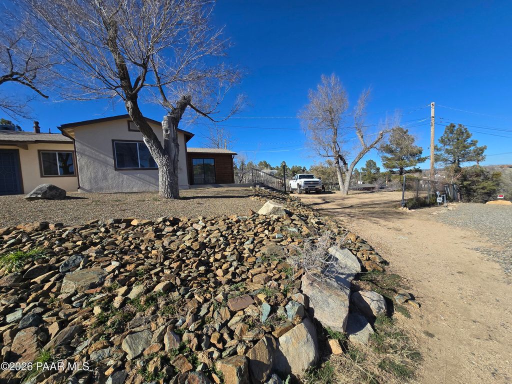 Photo of 410 White Spar Road, Prescott, AZ 86303 (MLS # 1080094)