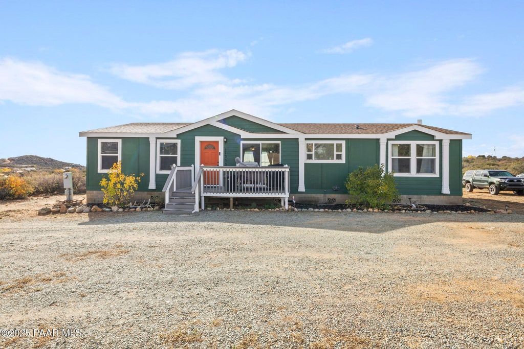 Photo of 17355 Royal Bey Drive, Dewey-Humboldt, AZ 86327 (MLS # 1077890)