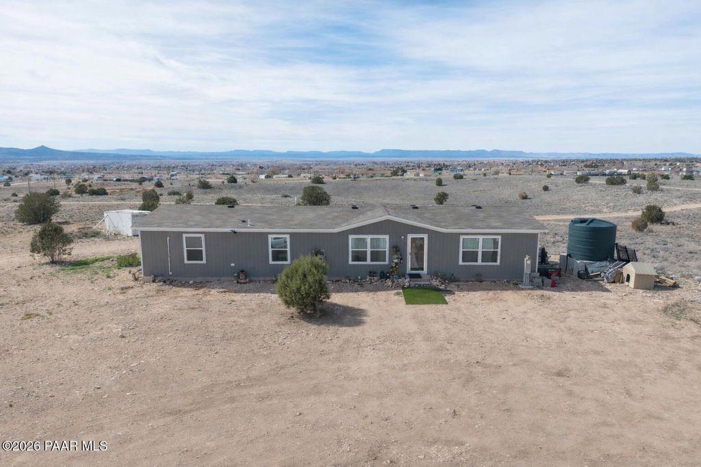 Photo of 25690 N Andra Drive, Paulden, AZ 86334 (MLS # 1079855)