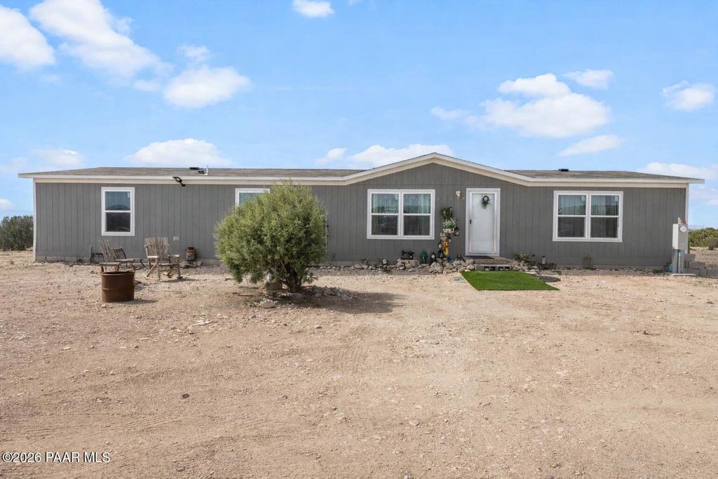 Photo of 25690 N Andra Drive, Paulden, AZ 86334 (MLS # 1079855)