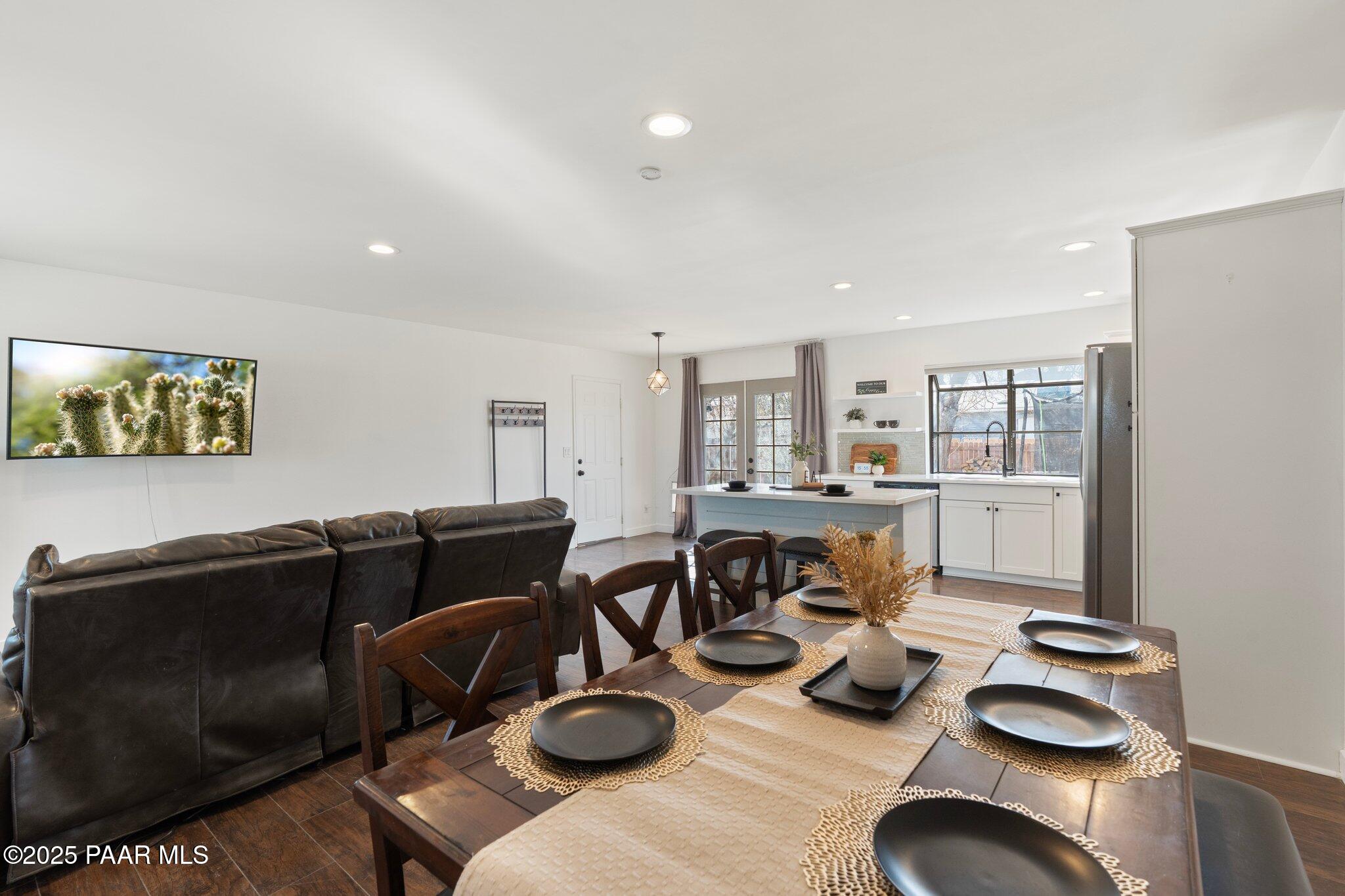 4084 N Bonita Way