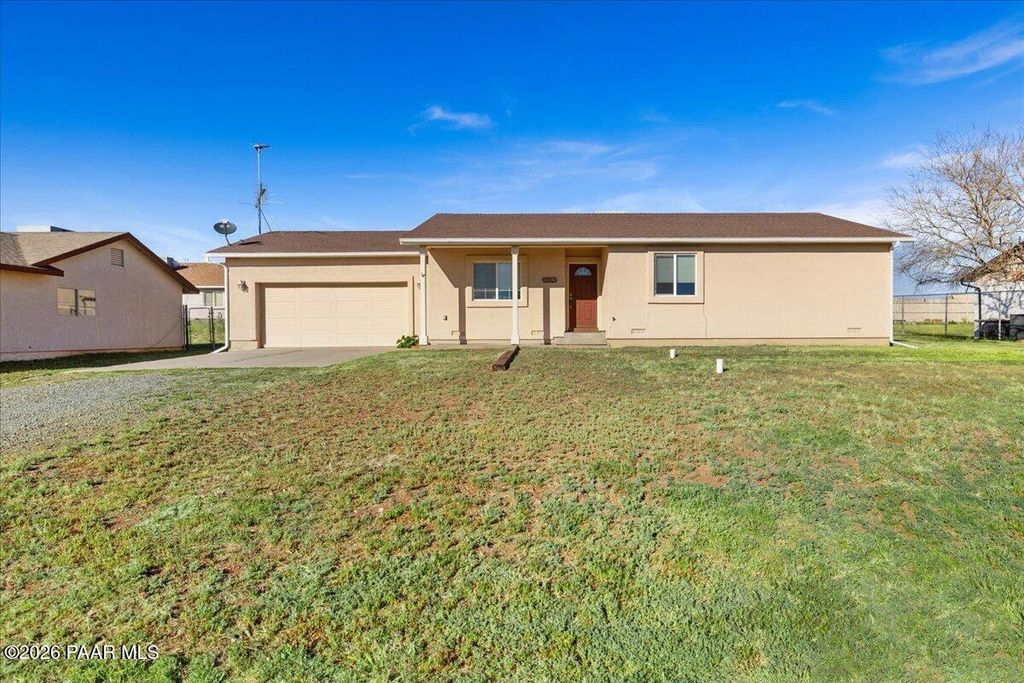 Photo of 20092 E Ocotillo Drive, Mayer, AZ 86333 (MLS # 1080317)